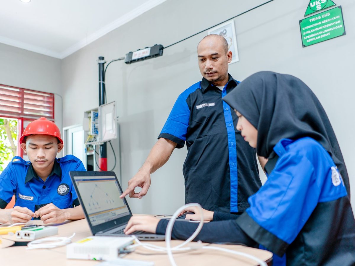 jurusan-tjkt-2026 Siswa SMKN 1 Sewon praktik jaringan TJKT
